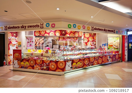 New Chitose Airport Shopping World scenery New Chitose Airport Shopping World scenery 109218917