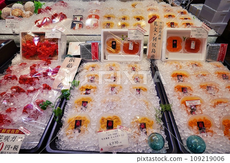 北海道新千歲機場購物世界海鮮土特產店場景 北海道新千歲機場購物世界海鮮土特產店場景 109219006