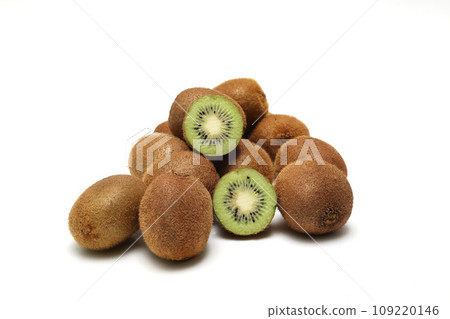 獼猴桃在白色背景上 109220146
