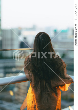 woman looking at the city woman looking at the city 109221785