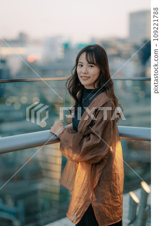 看著城市的女人 109221788