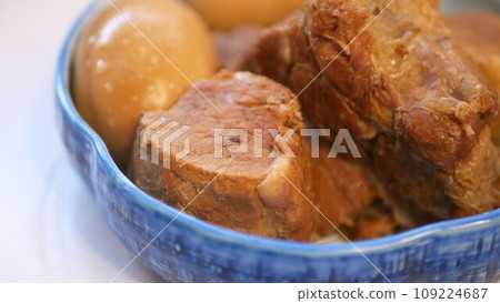 Braised pork made in a rice cooker Braised pork made in a rice cooker 109224687