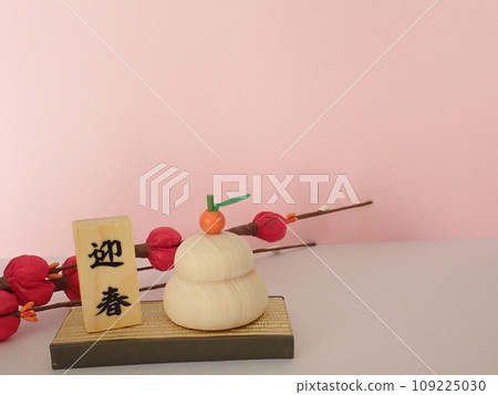 迎接春天的人物和木製鏡餅梅花複製空間 109225030