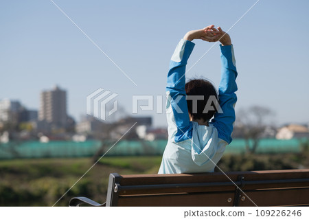 Healthy woman stretching, warming up and taking a break outside 109226246
