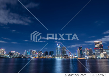 東京港區日出碼頭的夜景 東京港區日出碼頭的夜景 109227975