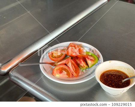 A snack from southern Taiwan: Taiwanese-style chilled tomato 109229015