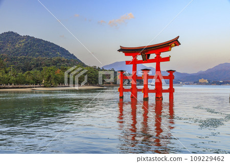 宮島紅葉谷公園和嚴島神社,賞紅葉的最佳時間 宮島紅葉谷公園和嚴島神社,賞紅葉的最佳時間 109229462