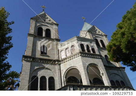 宇都宮的松峰教堂是一座以大谷石建造的莊嚴建築,其美感就像一件藝術品。 宇都宮的松峰教堂是一座以大谷石建造的莊嚴建築,其美感就像一件藝術品。 109229753