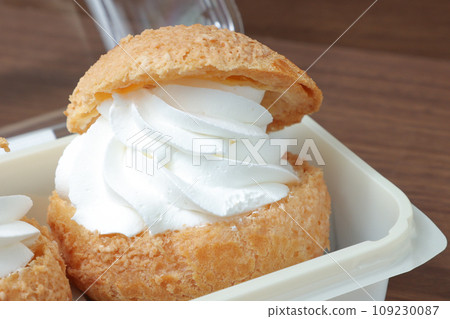 Cream puffs, Western sweets, desserts, fresh cream, sweets, convenience store sweets, tea sweets, cakes, bread Cream puffs, Western sweets, desserts, fresh cream, sweets, convenience store sweets, tea sweets, cakes, bread 109230087