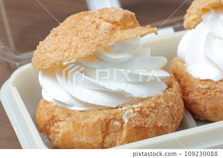 Cream puffs, Western sweets, desserts, fresh cream, sweets, convenience store sweets, tea sweets, cakes, bread Cream puffs, Western sweets, desserts, fresh cream, sweets, convenience store sweets, tea sweets, cakes, bread 109230088