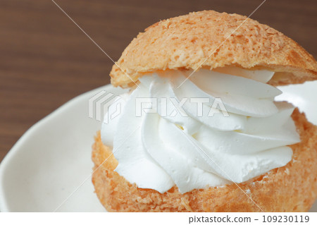 Cream puffs, Western sweets, desserts, fresh cream, sweets, convenience store sweets, tea sweets, cakes, bread Cream puffs, Western sweets, desserts, fresh cream, sweets, convenience store sweets, tea sweets, cakes, bread 109230119