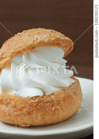 Cream puffs, Western sweets, desserts, fresh cream, sweets, convenience store sweets, tea sweets, cakes, bread Cream puffs, Western sweets, desserts, fresh cream, sweets, convenience store sweets, tea sweets, cakes, bread 109230123