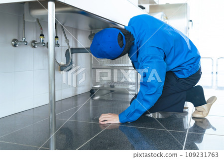 Workers inspecting water pipes 109231763