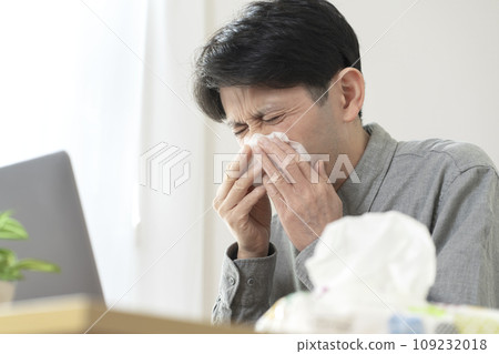 Men with hay fever Spicy hay fever image 109232018