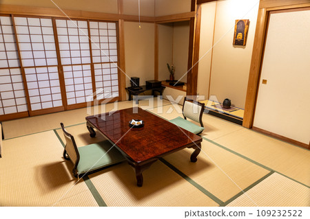 Japanese-style room in a hot spring inn Japanese-style room in a hot spring inn 109232522