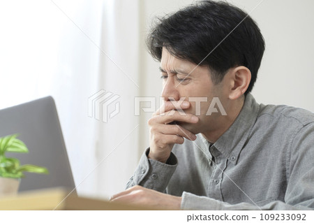男子健康狀況不佳、噁心、諾羅病毒、胃腸炎 109233092