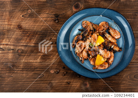 Spicy roasted shrimps 109234401