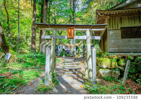 福島縣豬苗代町，初秋的龍澤不動明尊 109235598