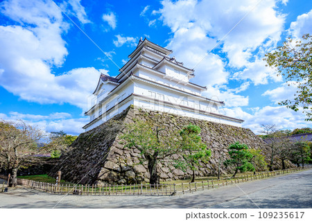 Tsuruga Castle in early autumn, Aizuwakamatsu City, Fukushima Prefecture 109235617