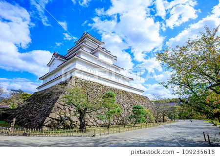 Tsuruga Castle in early autumn, Aizuwakamatsu City, Fukushima Prefecture 109235618