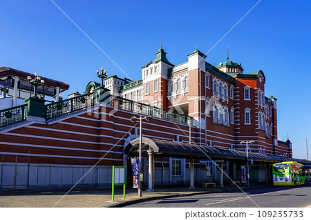 Fukaya Station, a brick building modeled after Tokyo Station (Fukaya City, Saitama Prefecture) 109235733