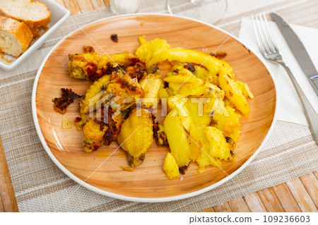 Garlic Chicken Wings (Pollo al Ajillo) with potato. 109236603