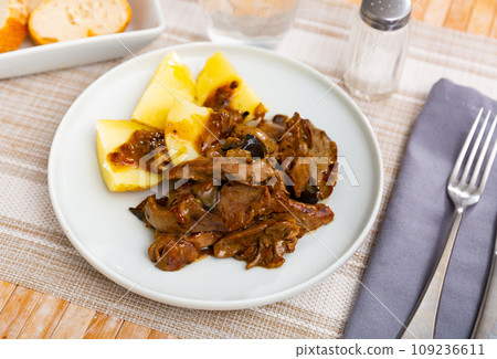 Fried rabbit liver served with boiled potato 109236611