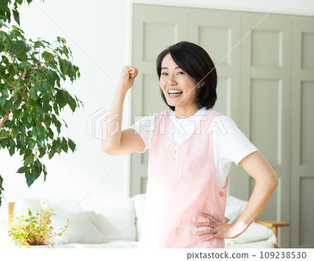 可愛的幼稚園老師女人 109238530