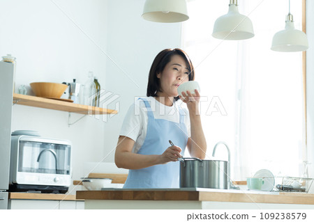 smiling woman cooking smiling woman cooking 109238579