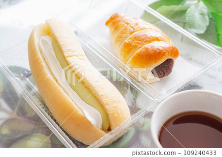 甜麵包和咖啡 109240433