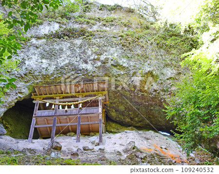熊野神社位於福岡縣朝倉郡東寶村岩屋神社境內 109240532