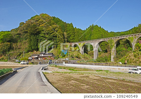 Popular spot in Toho Village, Asakura District, Fukuoka Prefecture Multiple arch bridge Kurikino Bridge 109240549
