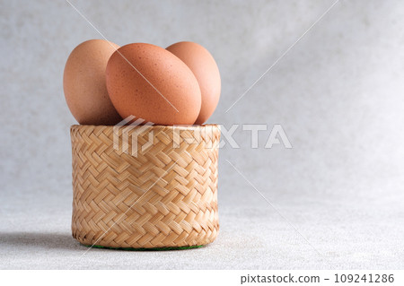 Eggs on Basketry 109241286