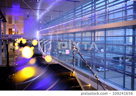 lights and windows 109241656