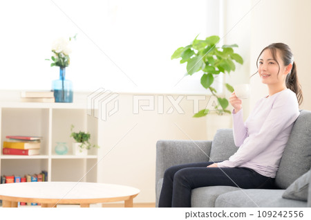 A woman sitting on the sofa and relaxing 109242556