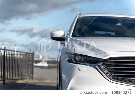 白色SUV型乘用車 109243271