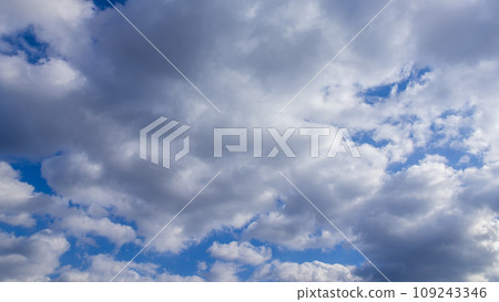 White clouds flowing in the blue sky White clouds flowing in the blue sky 109243346