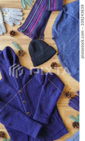 Preparing and tidying up winter clothes | Image of changing clothes 109243639