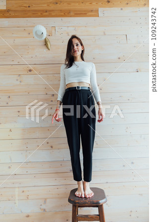 Portrait of a beautiful woman 25 years old with dark hair Portrait of a beautiful woman 25 years old with dark hair 109243742