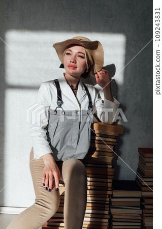 Beautiful fashionable woman in vintage brimmed hat Beautiful fashionable woman in vintage brimmed hat 109243831