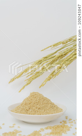 Rice bran/image | Brown rice, ears of rice, and rice bran Rice bran/image | Brown rice, ears of rice, and rice bran 109243847