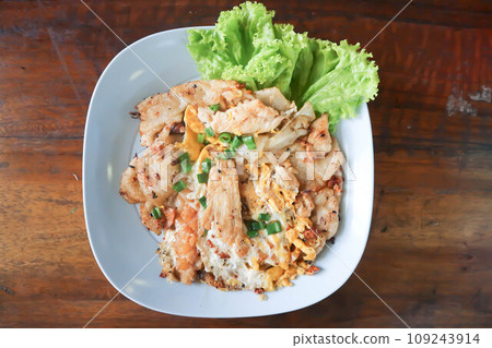 noodles or stir fried noodles noodles with chicken and vegetable or chicken noodles or  noodles without soup 109243914