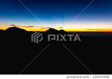 魔法時刻後長野縣立山山脈的北阿爾卑斯山張之木賽道攀岩 109243996