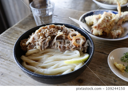 Sanuki udon meat bukkake Sanuki udon meat bukkake 109244150