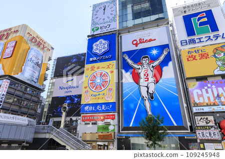 Dotonbori, Chuo Ward, Osaka City, bustling with tourists 109245948