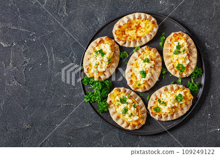 Karelian pasties, karelian pie, Finnish rye pies 109249122