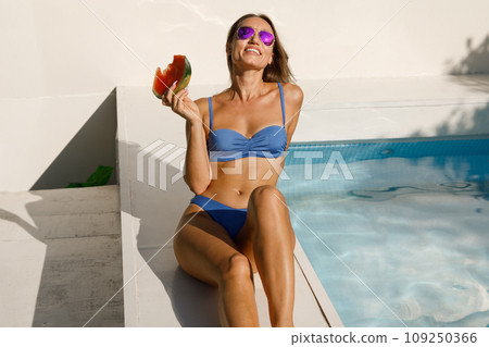 Sunny Day by the Pool Sunny Day by the Pool 109250366