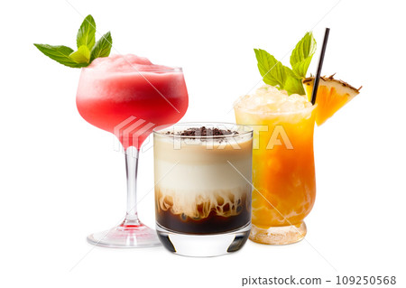 Set and collection of classic alcohol cocktails or mocktail isolated on white background with fresh summer fruits Set and collection of classic alcohol cocktails or mocktail isolated on white background with fresh summer fruits 109250568