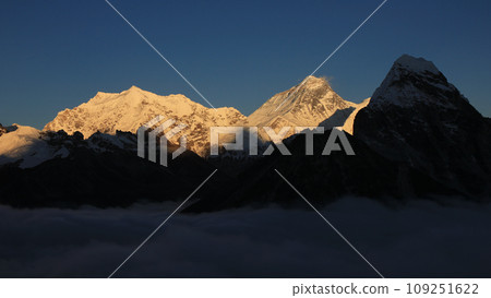 Snow covered Chumbu and Mount Everest just before sunset. Snow covered Chumbu and Mount Everest just before sunset. 109251622