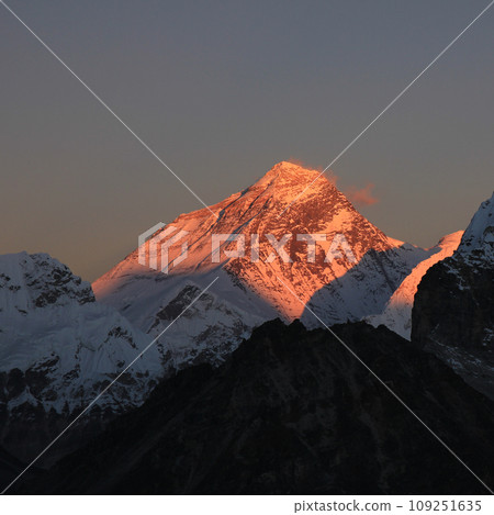 Top of the world at sunset. Mount Everest, Nepal. 109251635